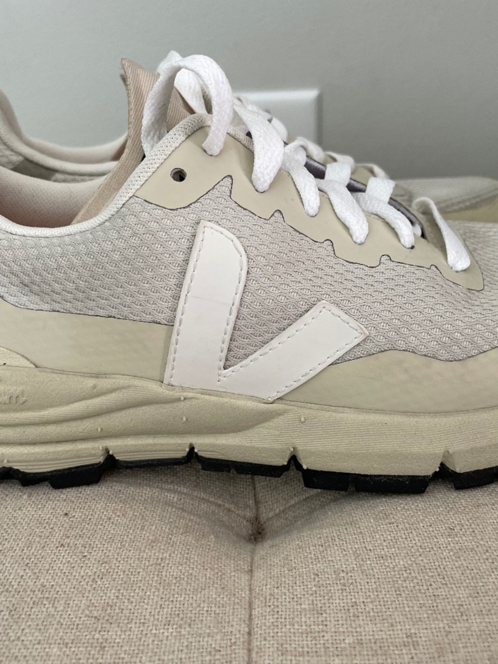 Veja Dekkan women’s sneakers. VGUC